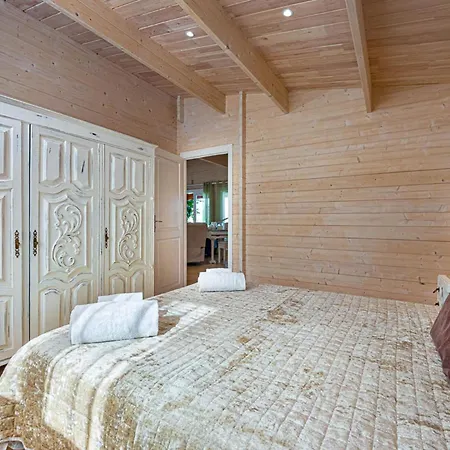 Alpesi faház Design In With Private Pool